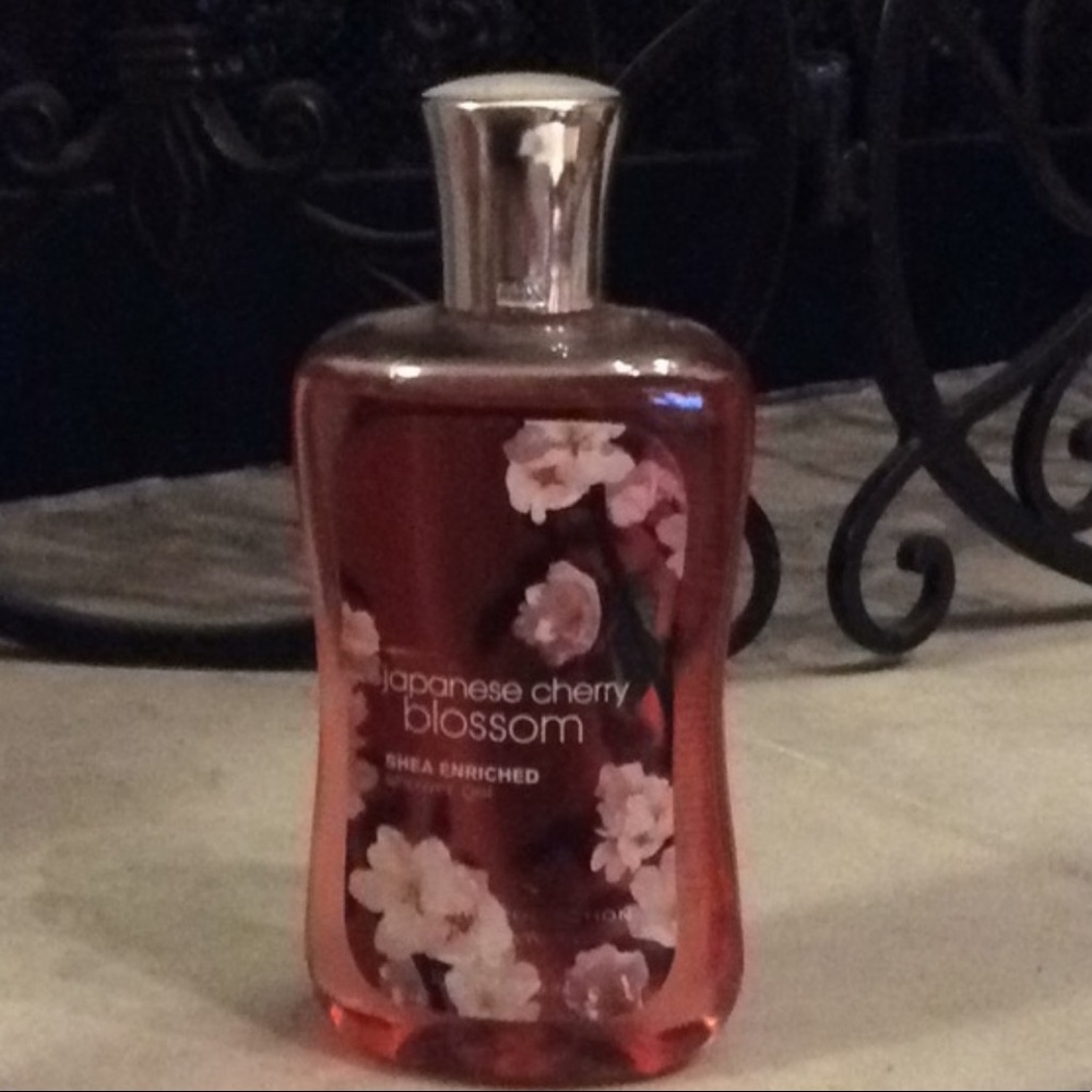 Bath & Body Works JAPANESE CHERRY BLOSSOM Shower Gel 10 oz